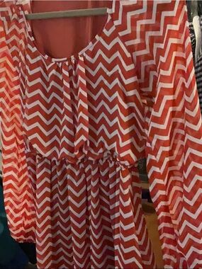 Orange Chevon Dress Size XS PTP 16 Length 32 100% Polyester